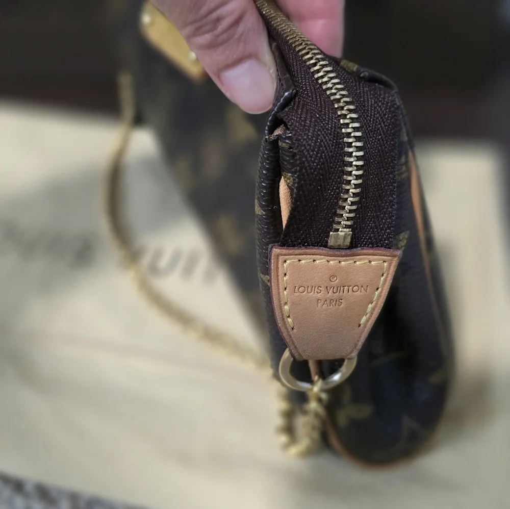 Authentic Louis Vuitton Eva Monogram Clutch - Picture 3 of 10